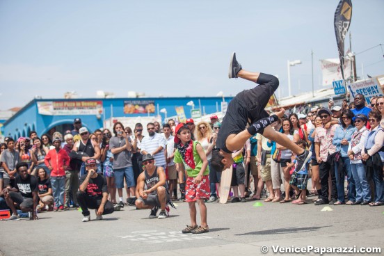 Things To Do On The Venice Beach Boardwalk Paparazzi Things To Do On The Venice Beach Boardwalk
