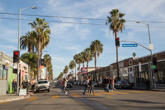 ANNUAL HOLIDAY STROLL AND SNOW DAY ON ABBOT KINNEY BLVD. www.AbbotKinneyBlvd.com Photo by www.VenicePaparazzi.com