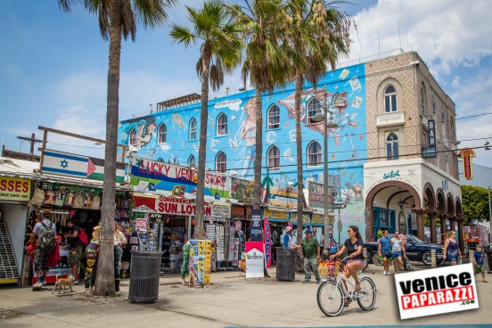 2017 Venice Beach Neptune Festival. Photo sponsored by The Sidewalk Cafe. Photo by VenicePaparazzi.com. #VeniceBeachFun