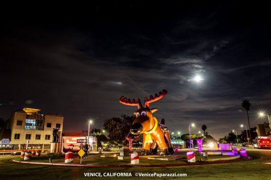 2017 Venice Sign Holiday Lighting. Photo by VenicePaparazzi.com