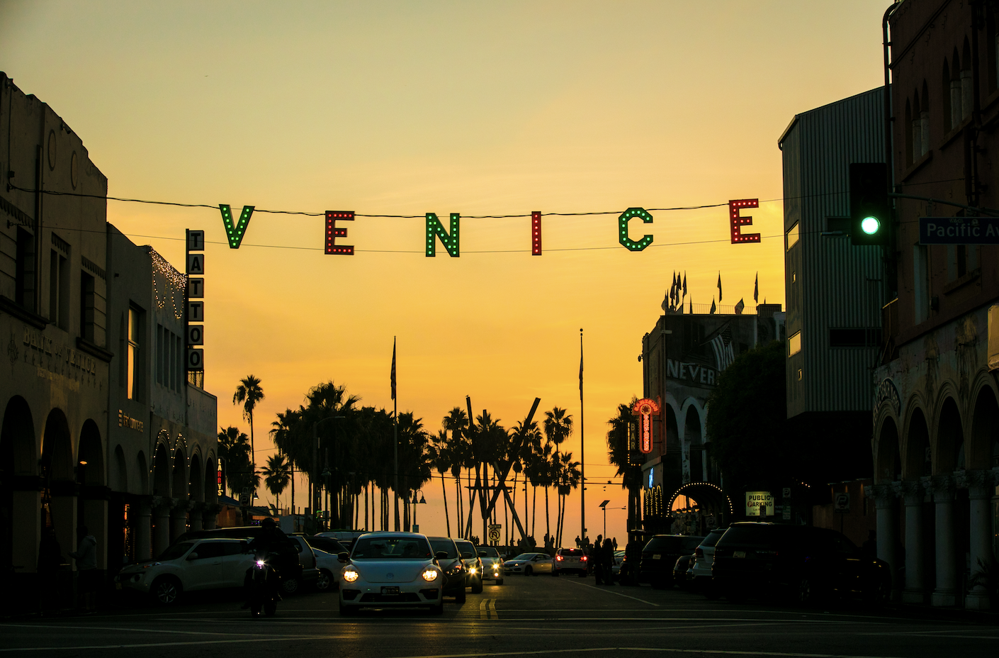 Dec. 1. Venice Sign Holiday Lighting and Block Party Venice Paparazzi